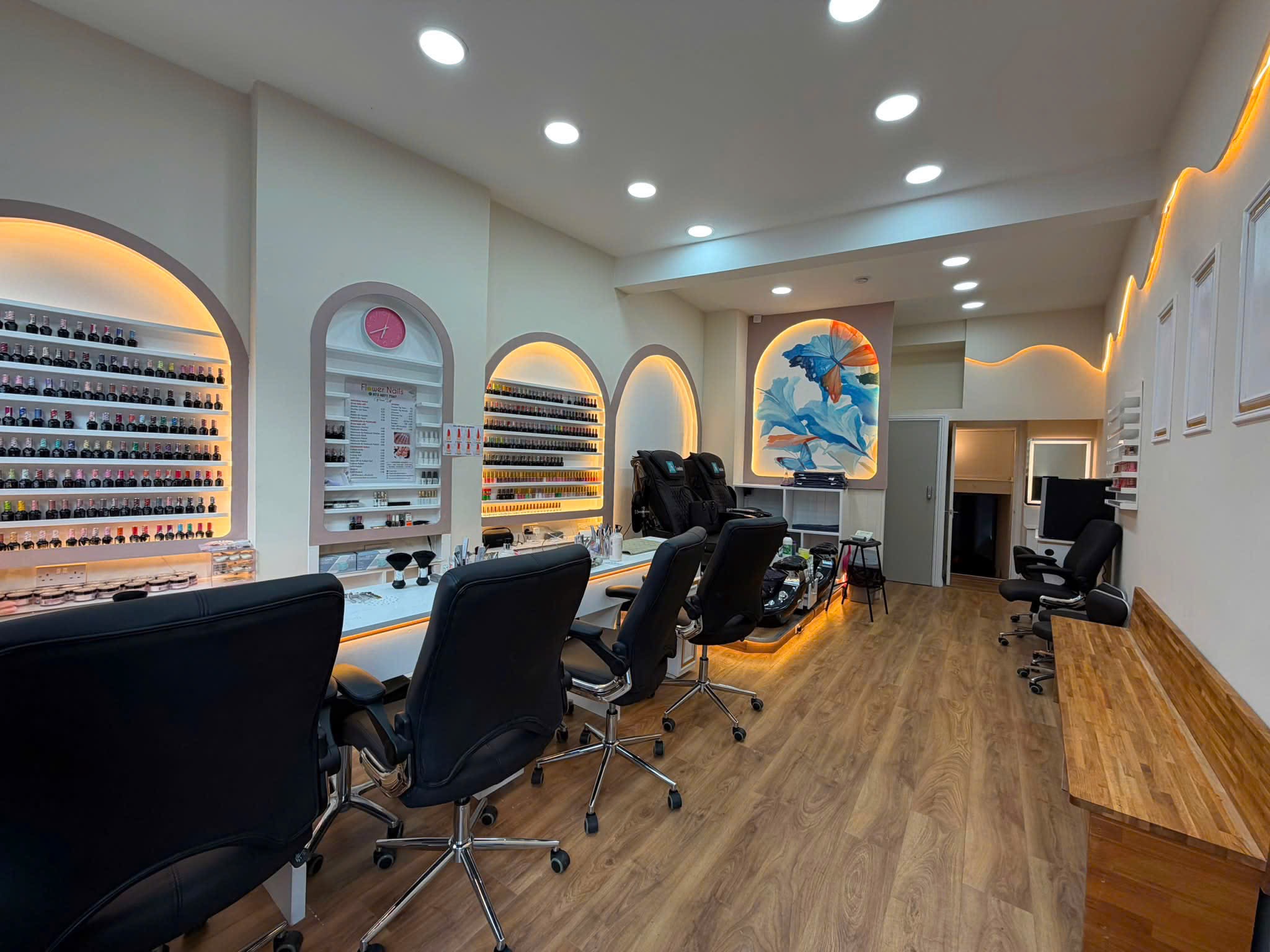 Flower Nails interior