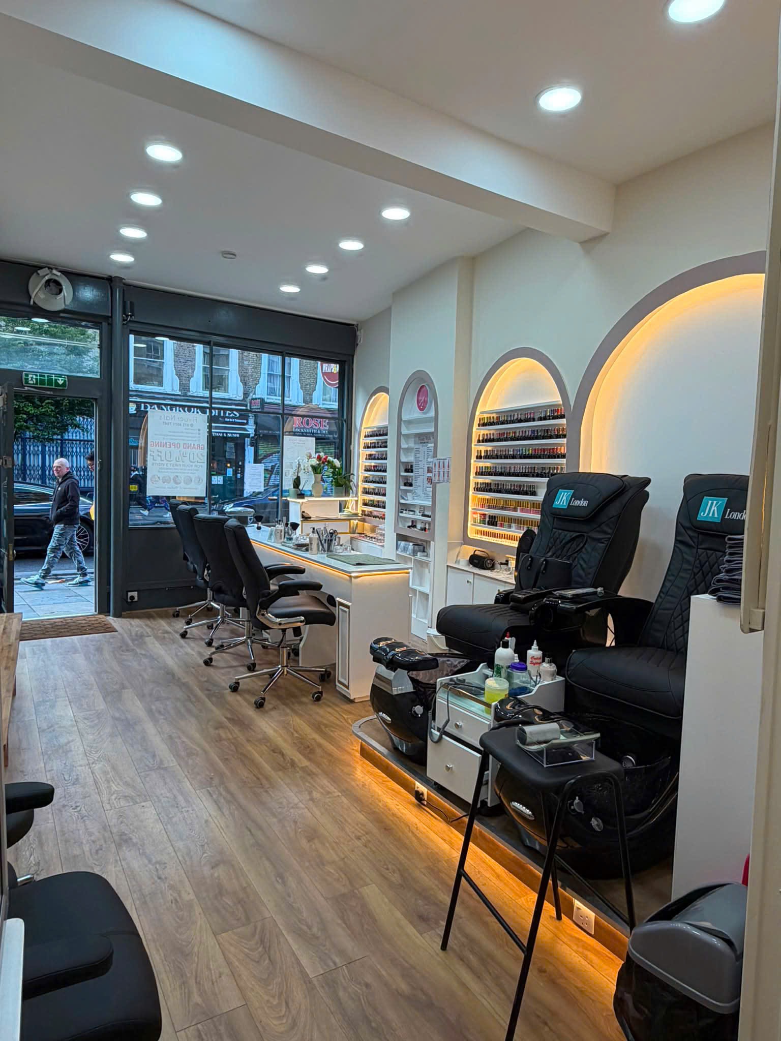 Flower Nails salon view